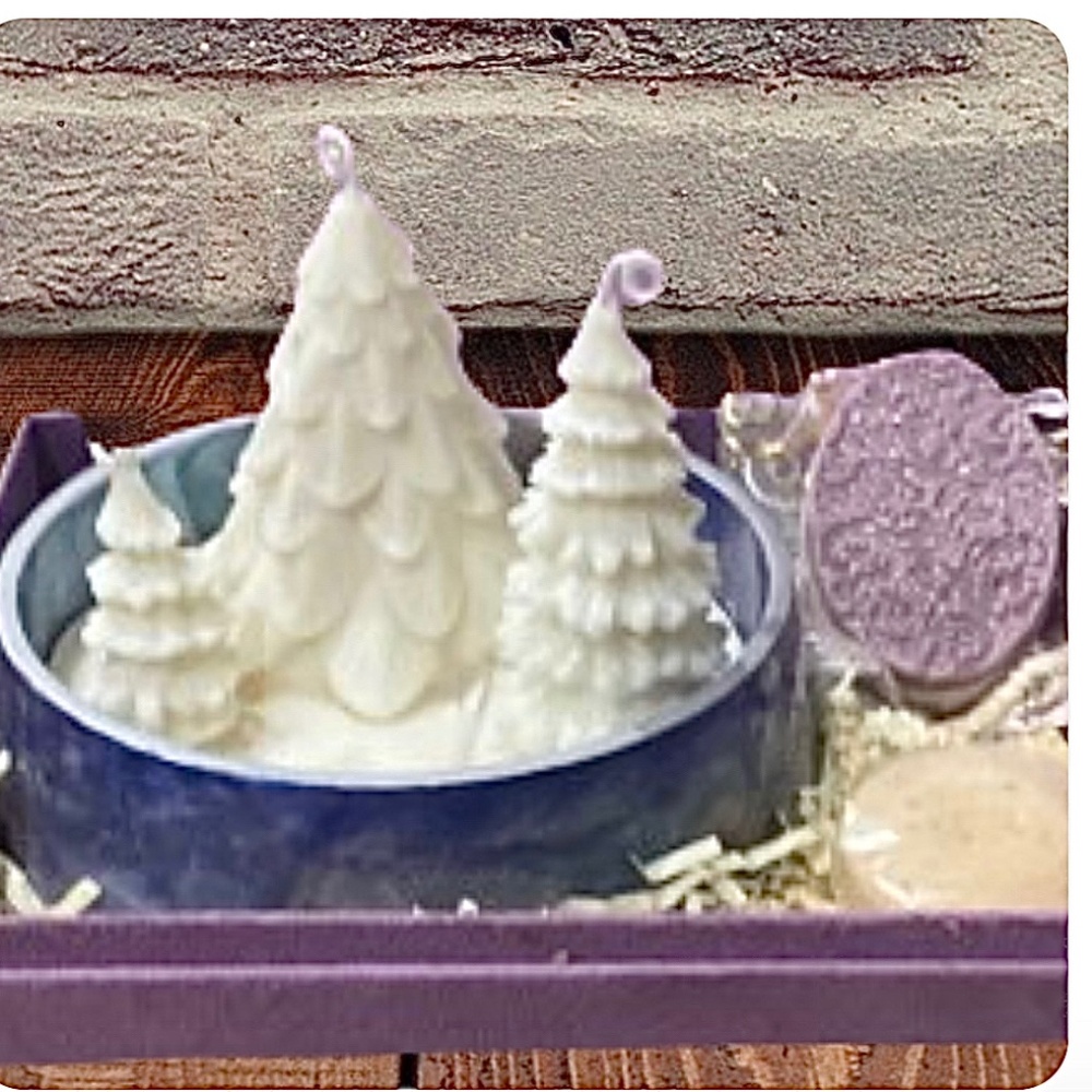 Winter Wonderland 3 Wick Soy Lavender/Vanilla Candle in Bowl & 2 Soaps